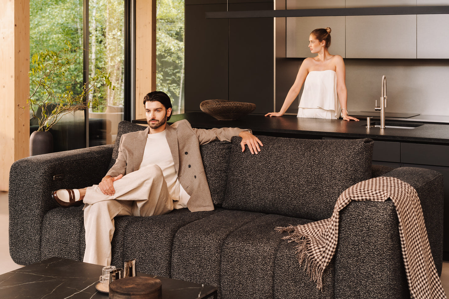 Sofa z elektrycznym wysuwem siedzisk Bern